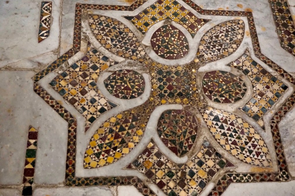 Taban mozaikleri