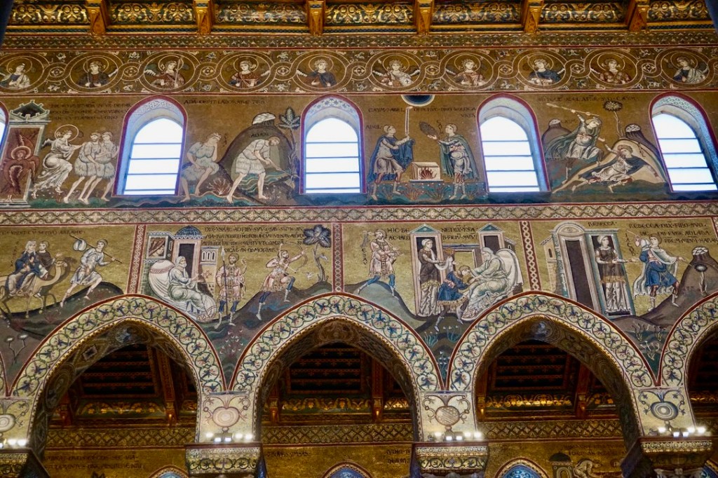 Katedral içindeki dinsel anlatılar