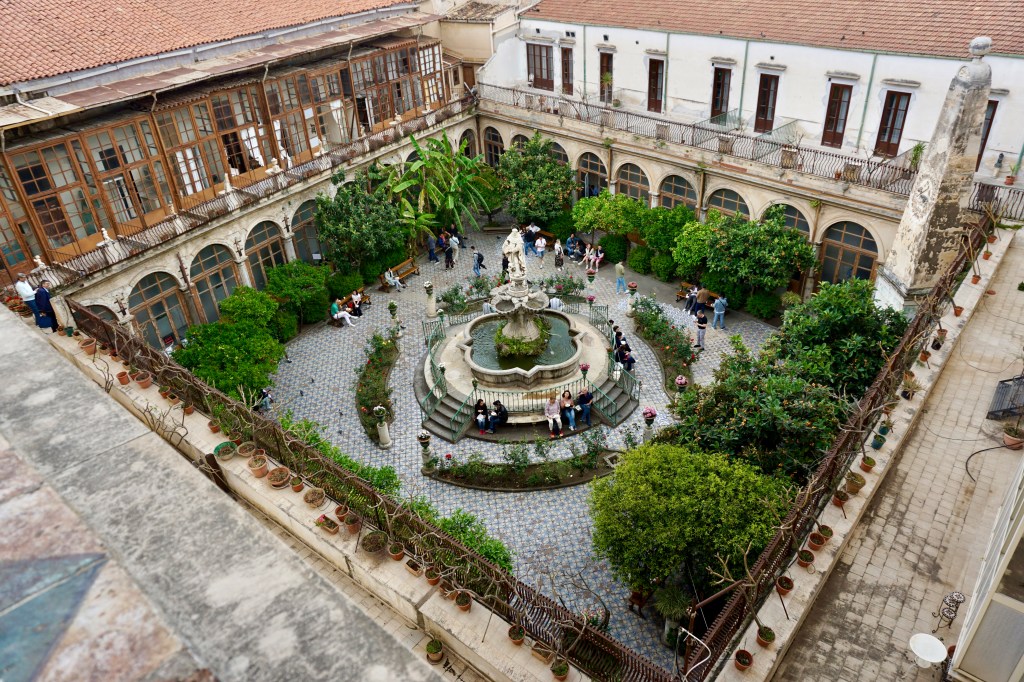 Santa Caterina Katolik Katedral ve Manastırı