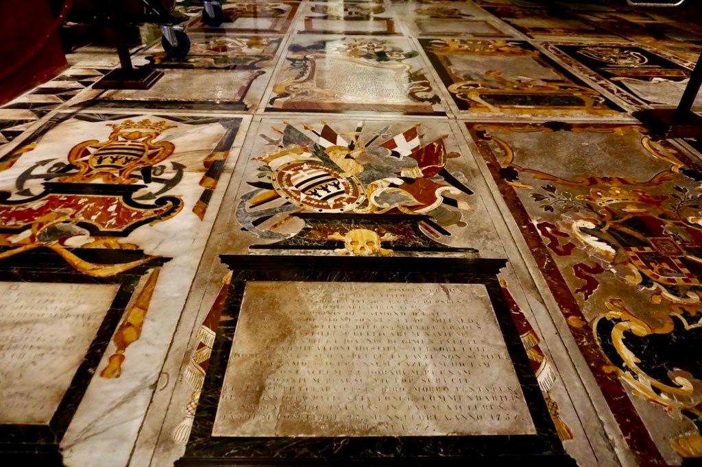 St. John Co katedrali, Şövalye Mezarları
