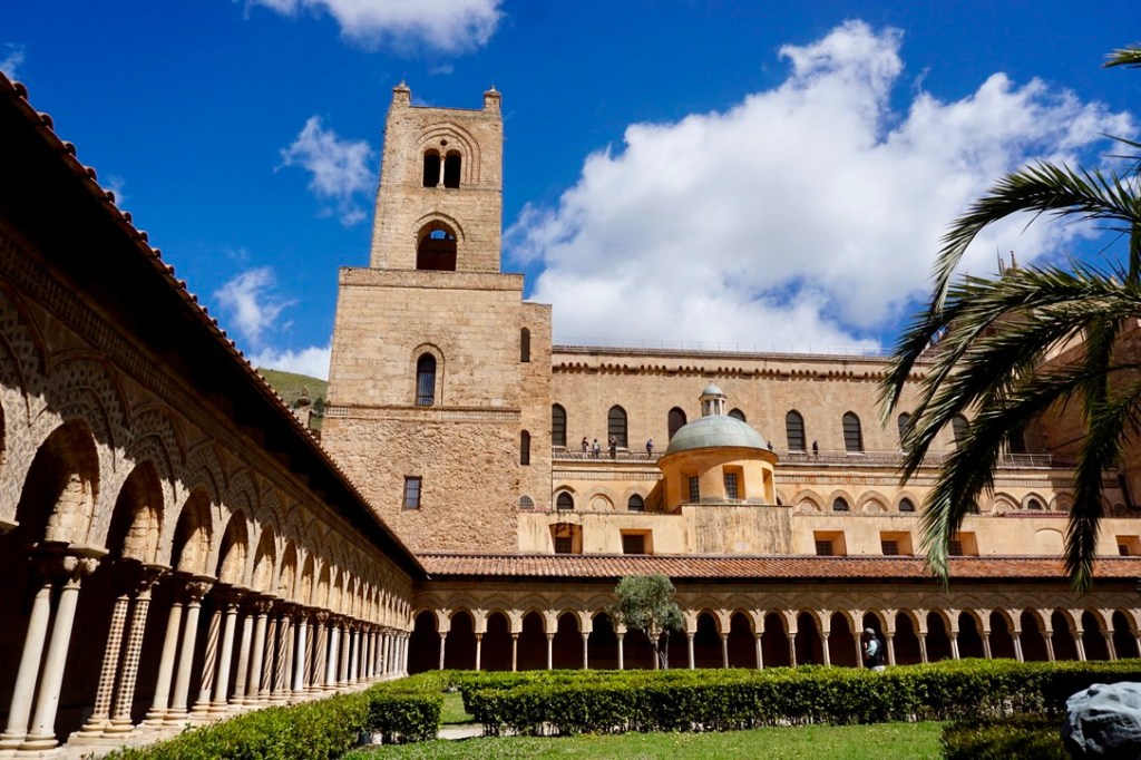 Monreale Katedrali, Benedikten Manastır Avlusu