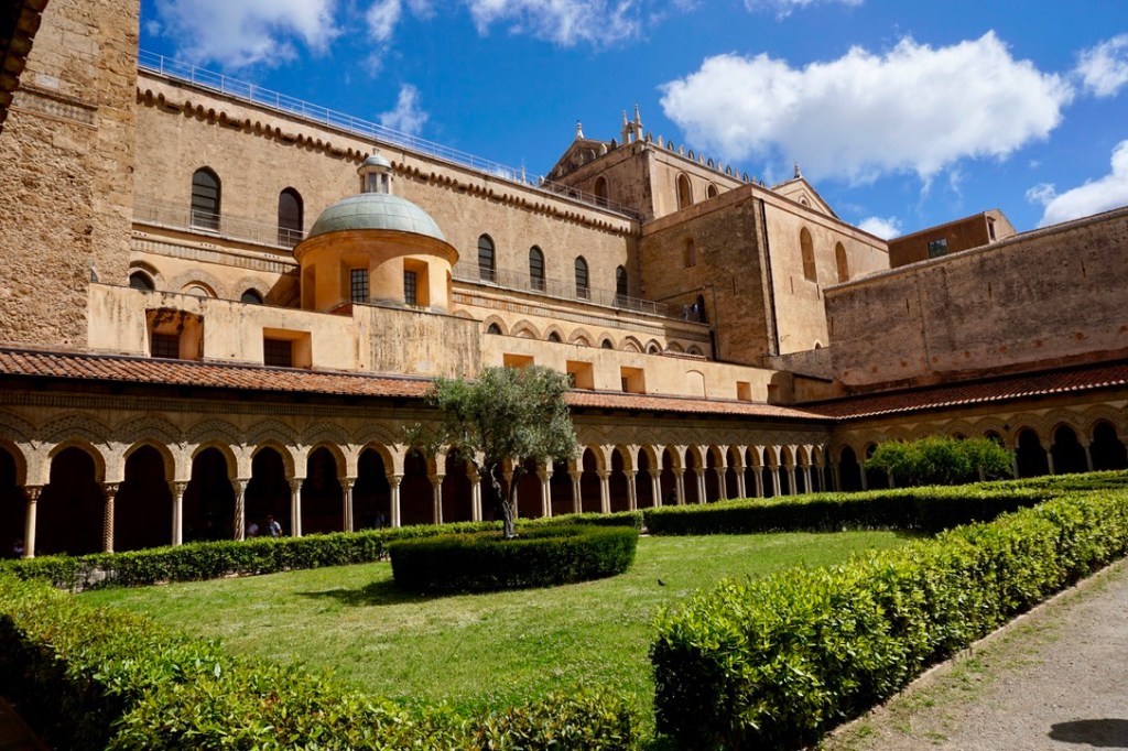 Monreale Katedrali, Benedikten Manastır Avlusu